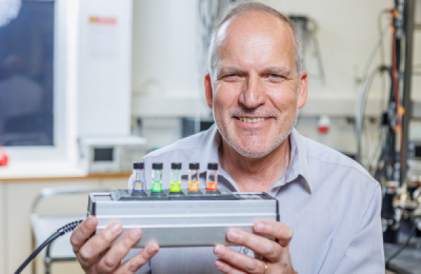 Israeli researchers form smallest-ever light source with switchable colors