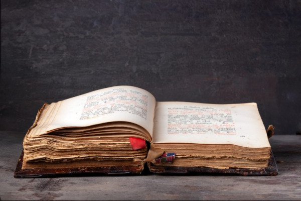  Breathing Life into Ancient Texts:  Unveiling Greco-Roman Medicine Through Modern Reenactments