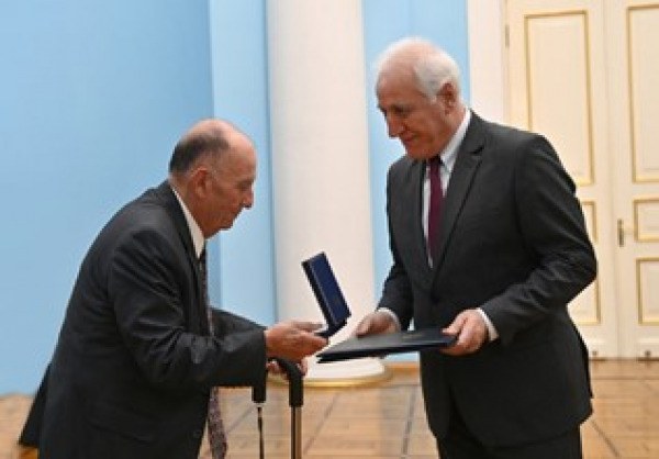 Hebrew University’s Prof. Michael Stone Honored with Armenia’s Medal of Gratitude